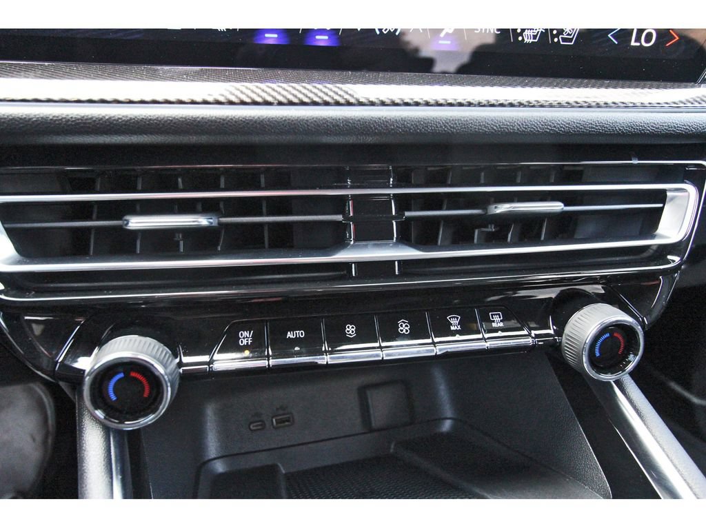 Used 2025 Chevrolet Traverse High Country w/ LPO, Floor Liner Package FWD image 29