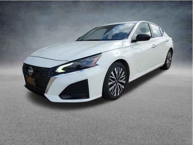 Used 2025 Nissan Altima 2.5 SV FWD image 4