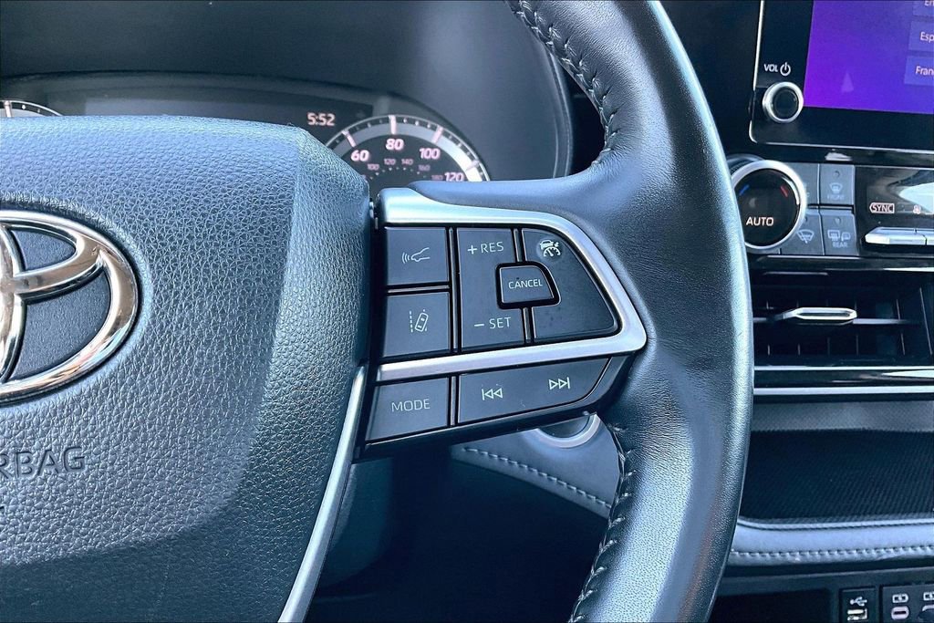 Used 2024 Toyota Highlander LE FWD image 18