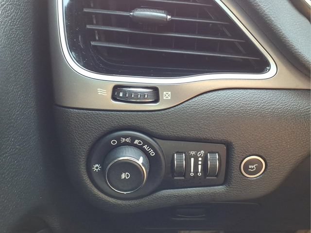 Used 2019 Jeep Cherokee Limited AWD/4WD image 26