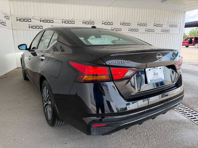 Used 2024 Nissan Altima 2.5 SV FWD image 2