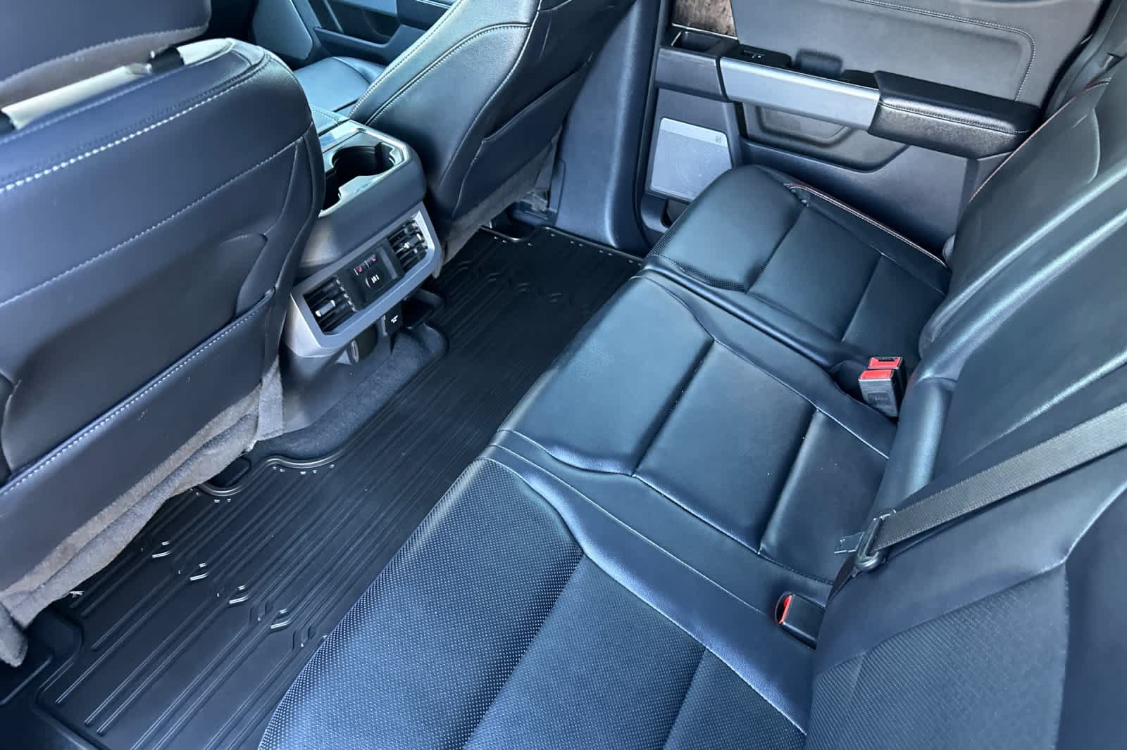 Certified 2024 Ford F250 Lariat w/ Lariat Ultimate Package AWD/4WD image 4