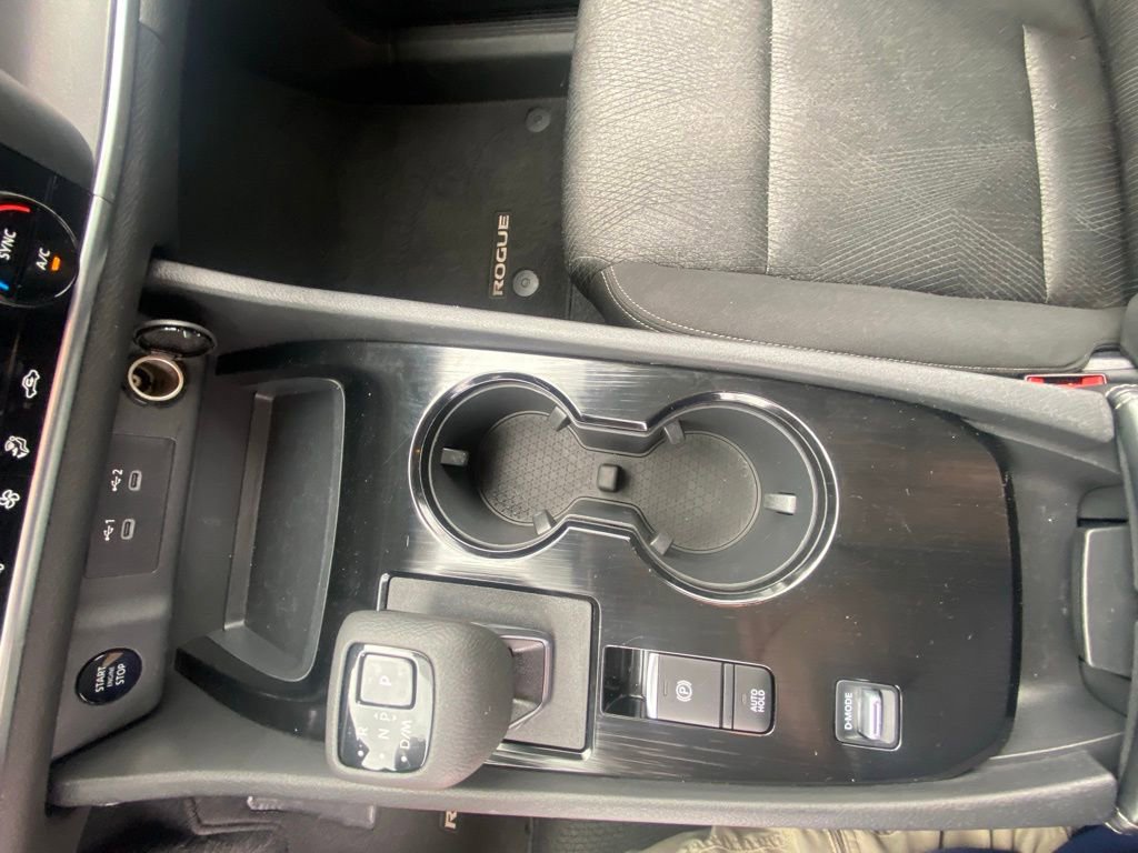 Used 2025 Nissan Rogue SV FWD image 18