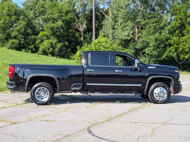 Used 2024 Chevrolet Silverado 3500 High Country w/ Technology Package AWD/4WD image 7