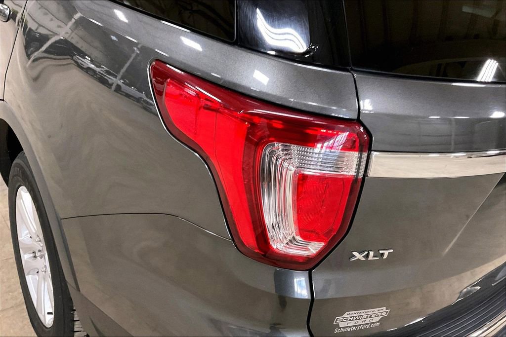 Certified 2018 Ford Explorer XLT w/ Equipment Group 202A AWD/4WD image 29