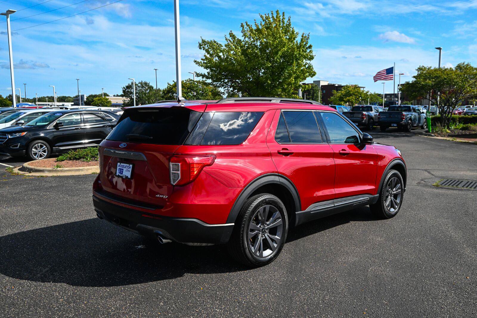 Certified 2024 Ford Explorer XLT w/ Equipment Group 202A AWD/4WD image 5