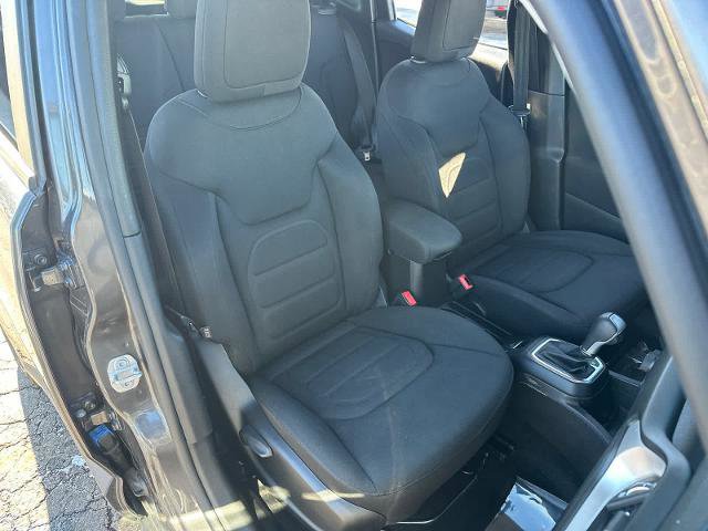 Used 2020 Jeep Renegade Latitude w/ Cold Weather Group image 33