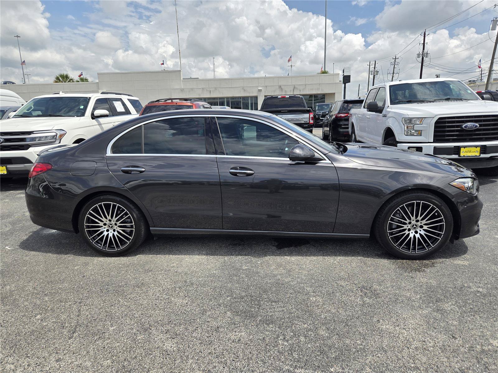 Used 2025 Mercedes-Benz C 300 Sedan image 4