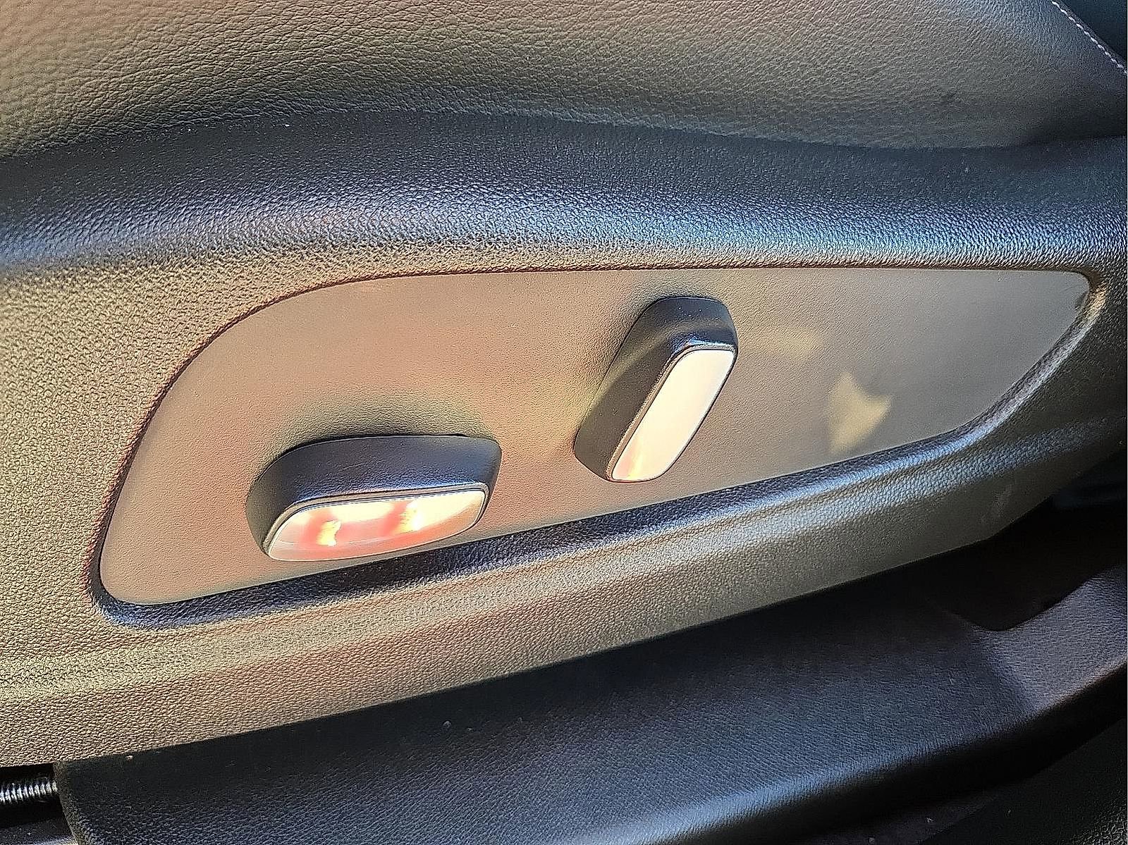 Used 2024 Cadillac XT6 Luxury image 16