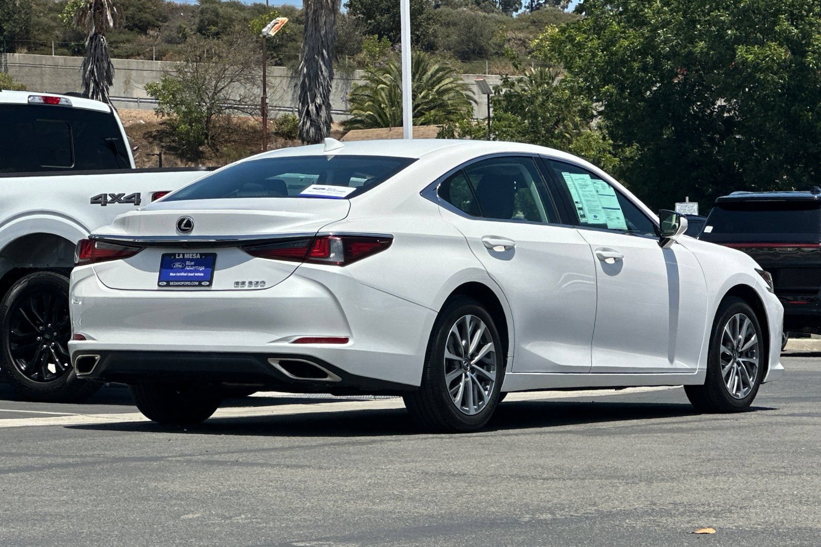 Used 2022 Lexus ES 350 w/ Accessory Package 2 FWD image 3