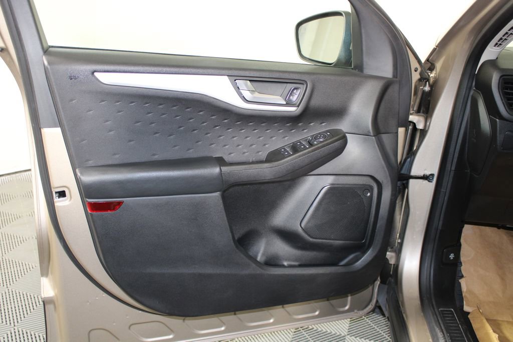 Certified 2020 Ford Escape SE image 18