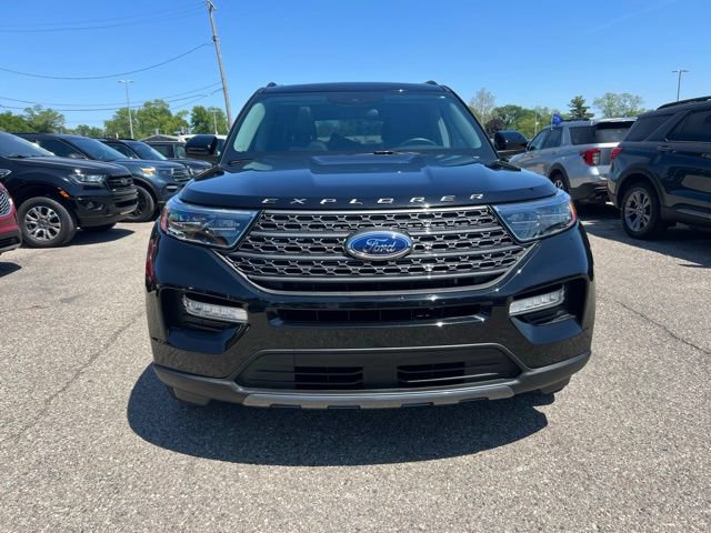 Certified 2024 Ford Explorer XLT w/ Equipment Group 202A AWD/4WD image 2