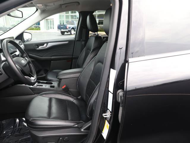 Certified 2024 Ford Escape Platinum AWD/4WD image 2