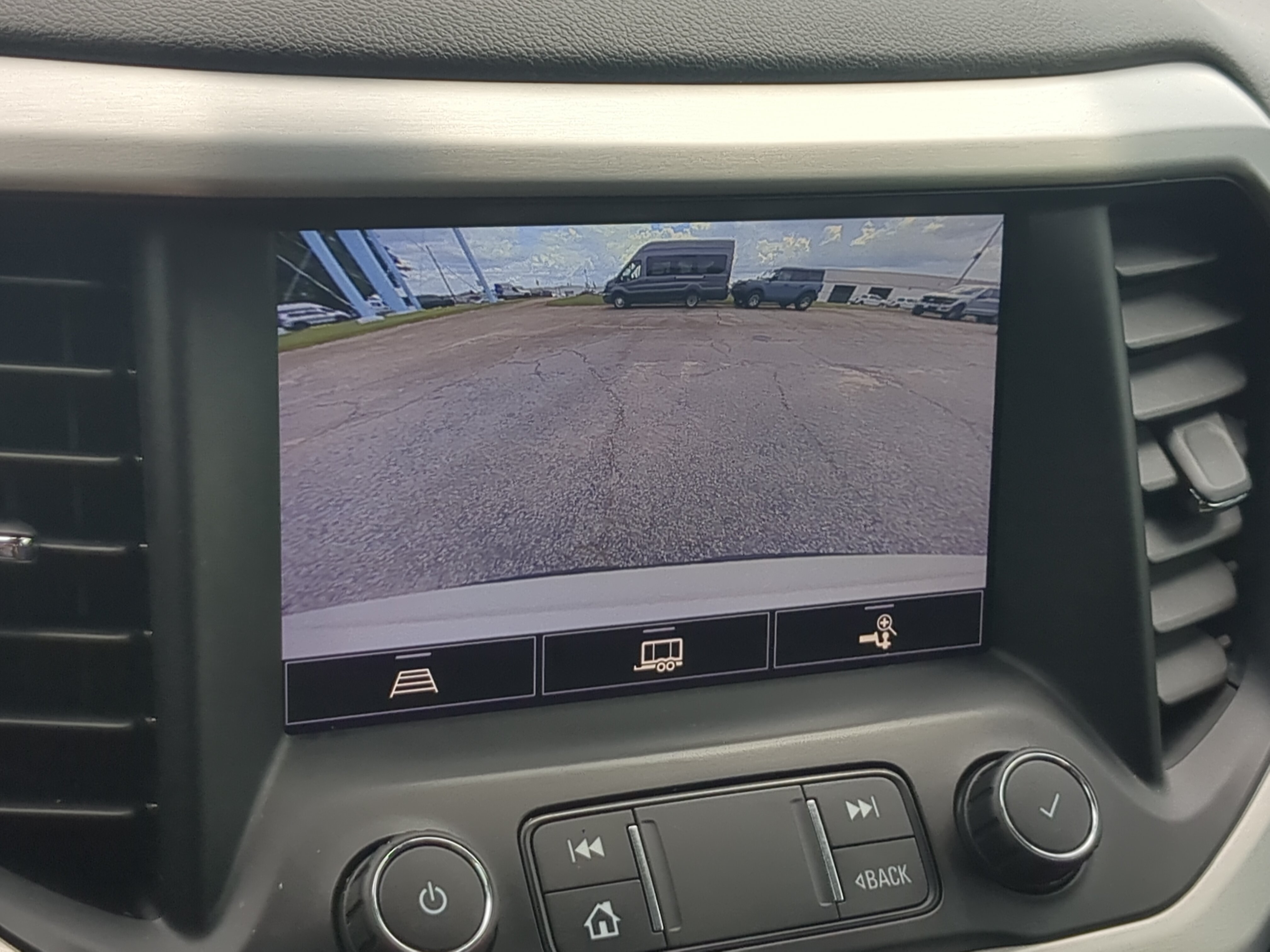 Used 2021 GMC Acadia SLT w/ Trailering Package FWD image 19