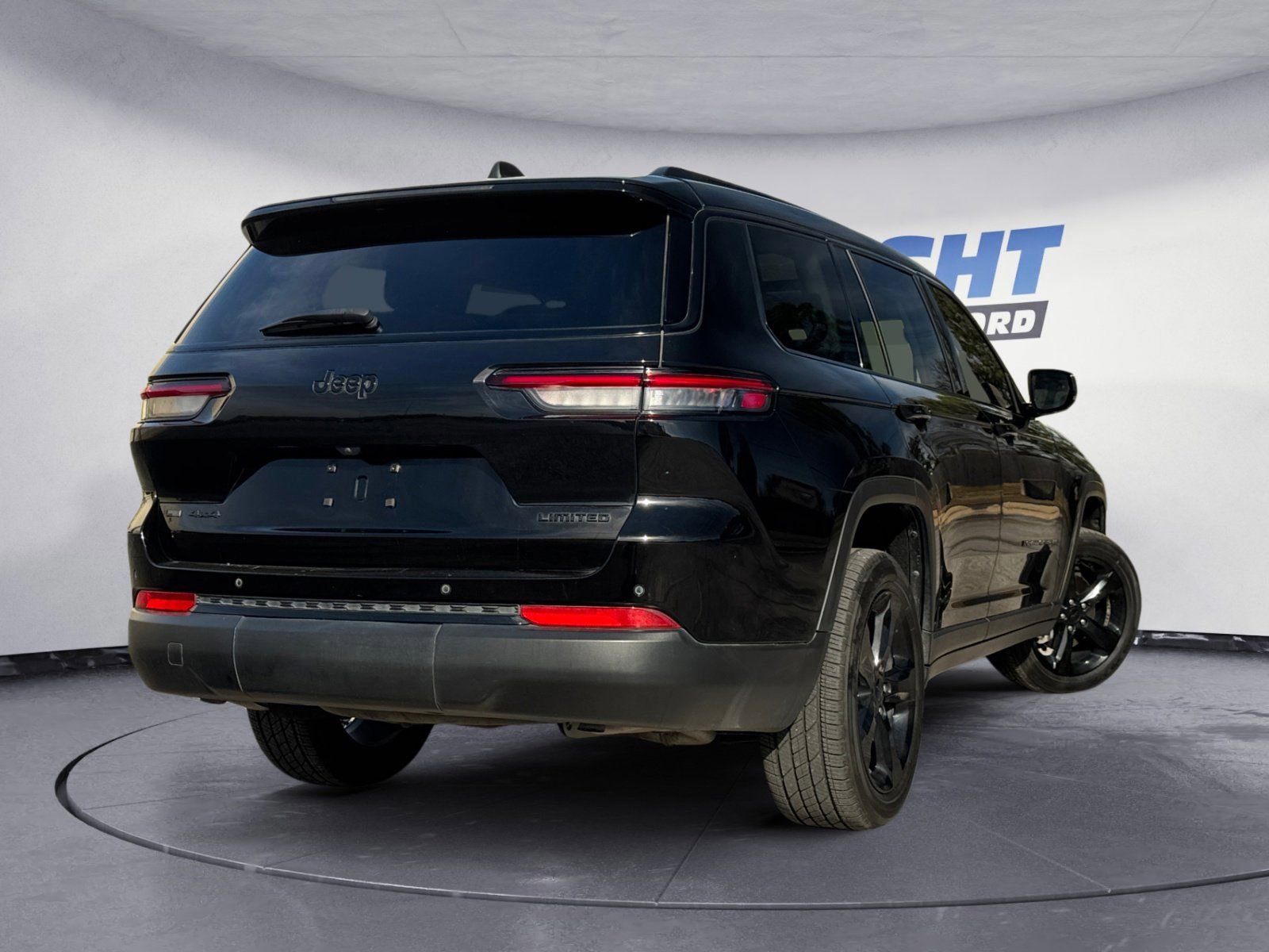 Used 2022 Jeep Grand Cherokee L Limited w/ Black Appearance Package image 5