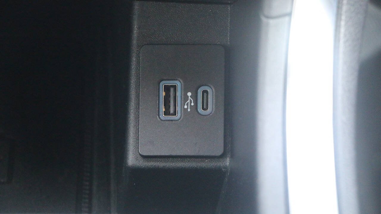 Certified 2024 Ford Edge Titanium AWD/4WD image 25