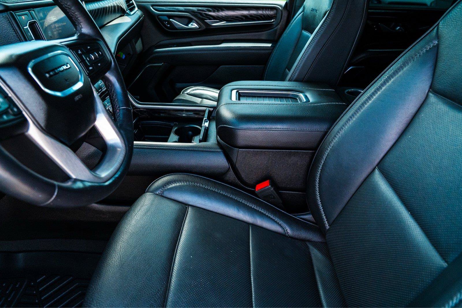 Used 2024 GMC Yukon Denali w/ Advanced Technology Package AWD/4WD image 9