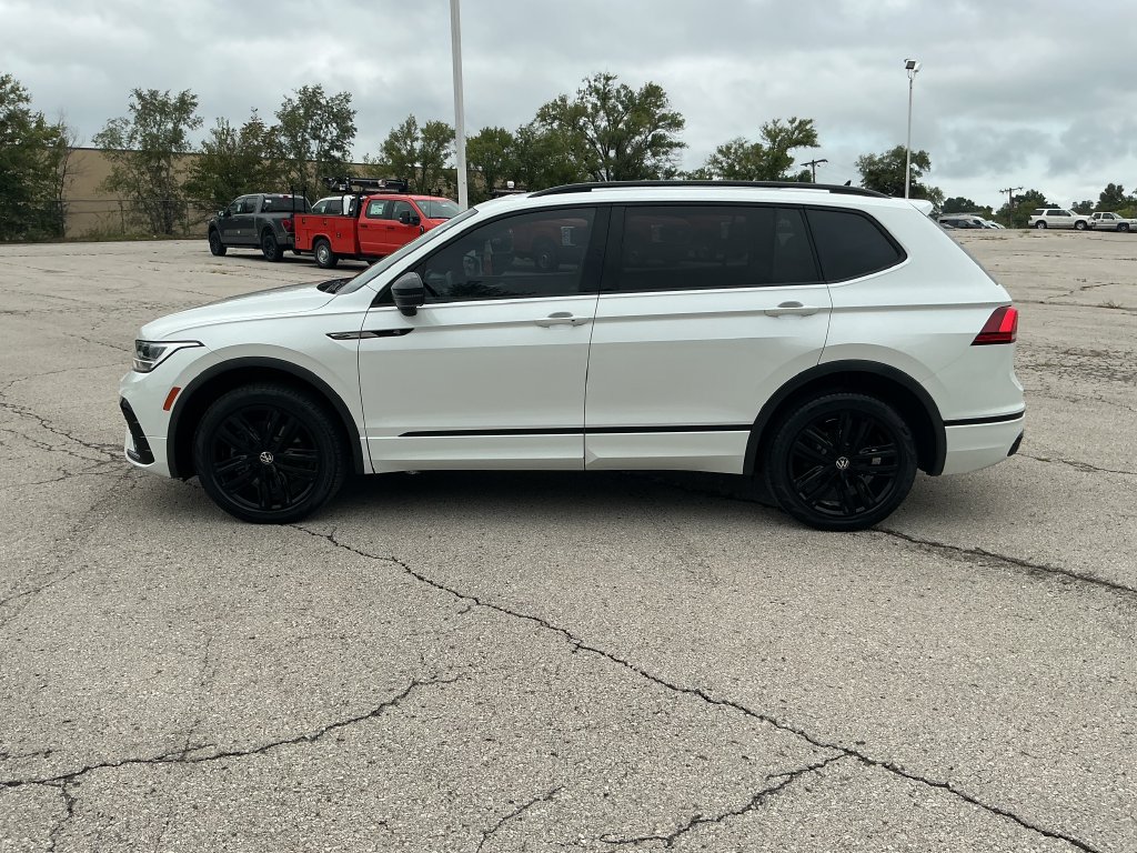 Used 2022 Volkswagen Tiguan SE R-Line AWD/4WD image 2