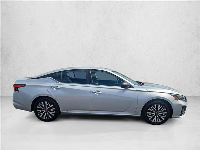 Used 2025 Nissan Altima 2.5 SV FWD image 5