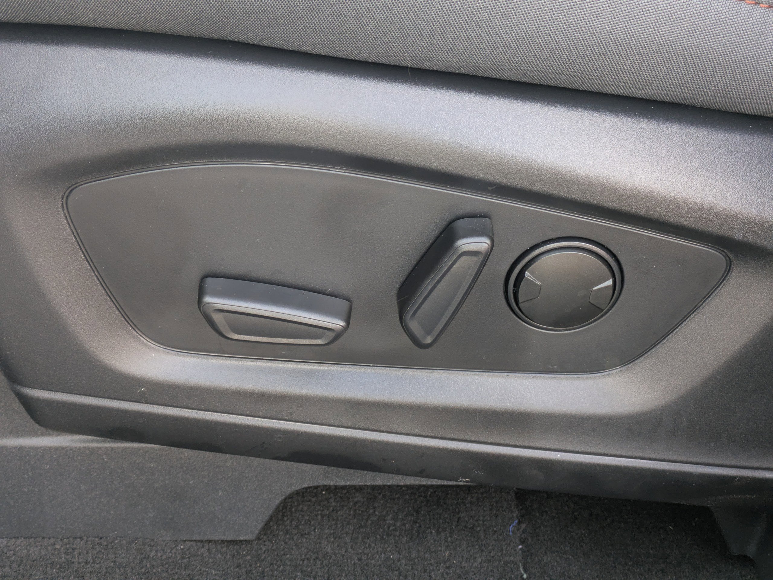 Certified 2025 Ford Explorer Active RWD image 26