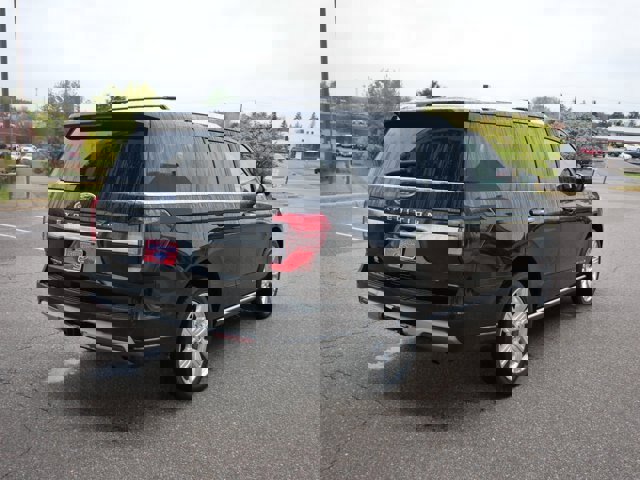 Certified 2023 Ford Expedition Platinum image 3