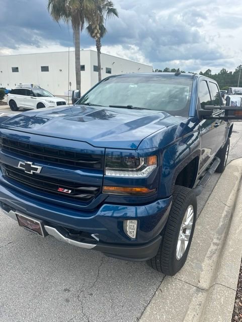 Used 2018 Chevrolet Silverado 1500 LT w/ All Star Edition AWD/4WD image 2