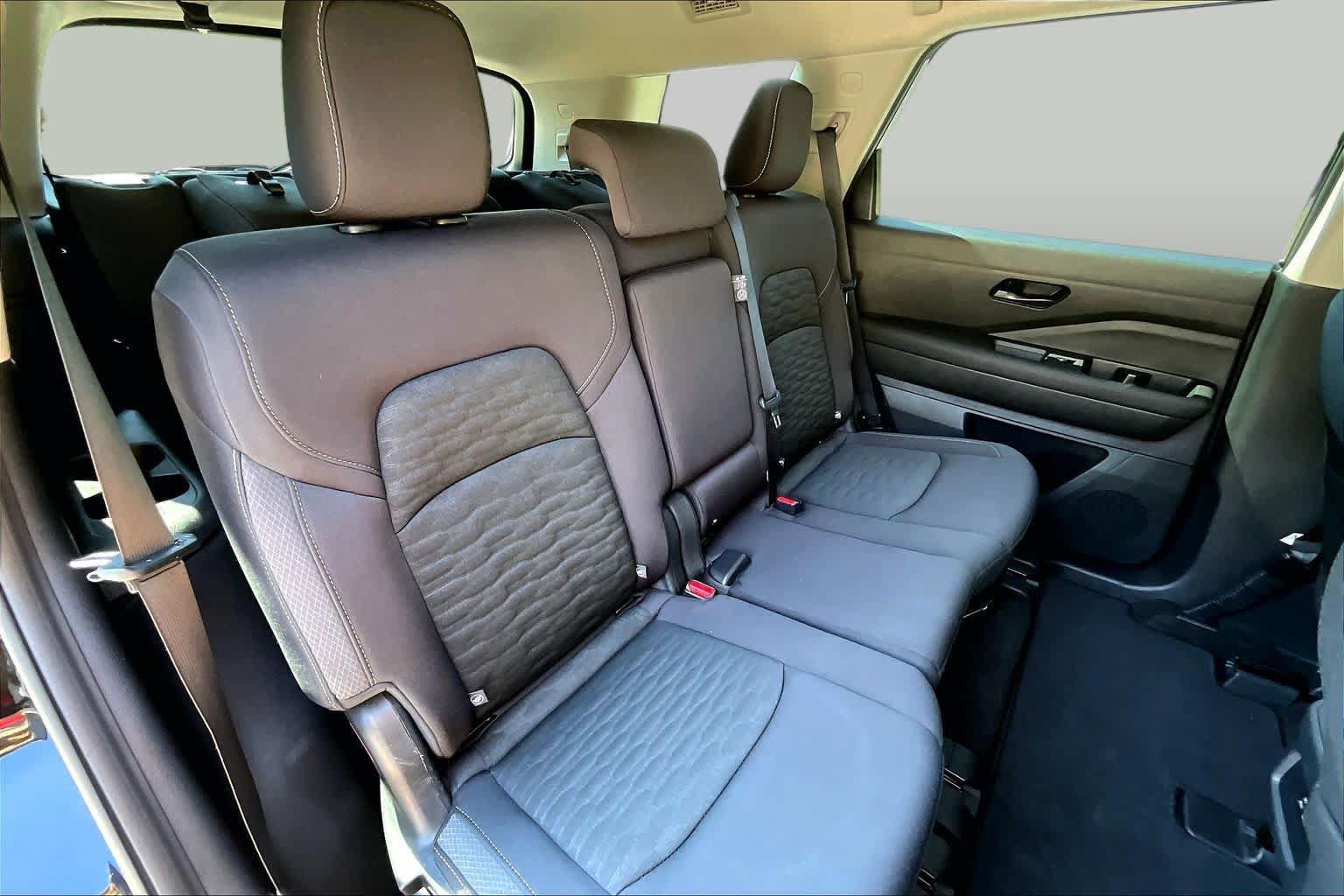 Used 2025 Nissan Pathfinder SV AWD/4WD image 20