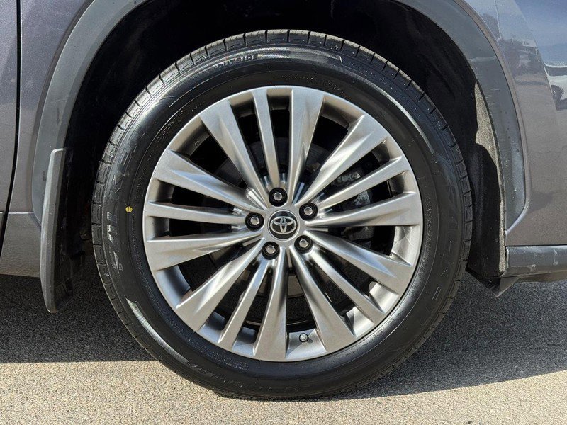 Used 2022 Toyota Highlander Platinum image 12