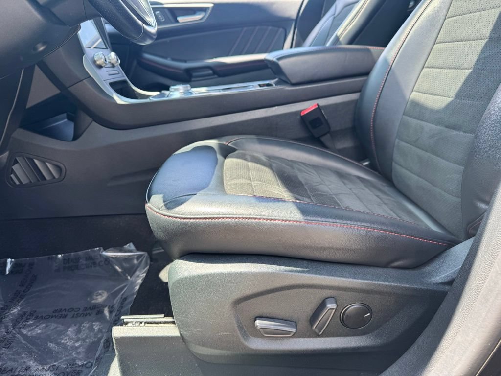 Certified 2022 Ford Edge ST-Line w/ Class II Trailer Tow Package AWD/4WD image 5
