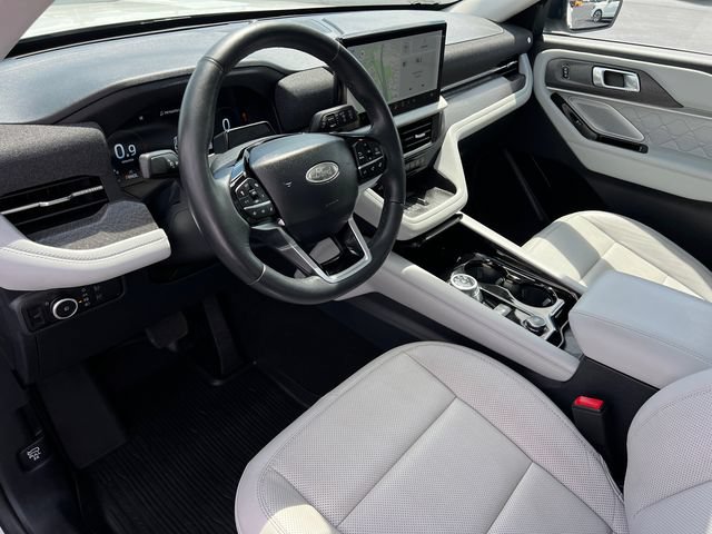 Certified 2025 Ford Explorer Platinum w/ LUX Leather Package AWD/4WD image 31