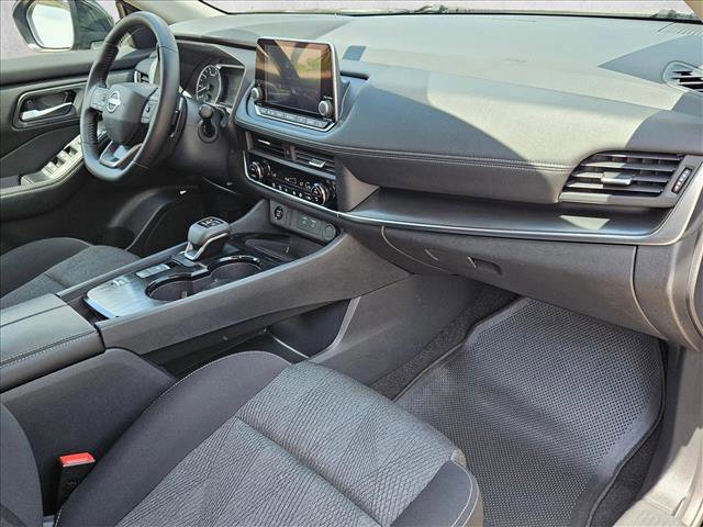 Used 2025 Nissan Rogue SV FWD image 21