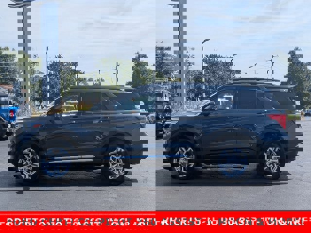 Certified 2022 Ford Explorer XLT w/ Equipment Group 202A image 6