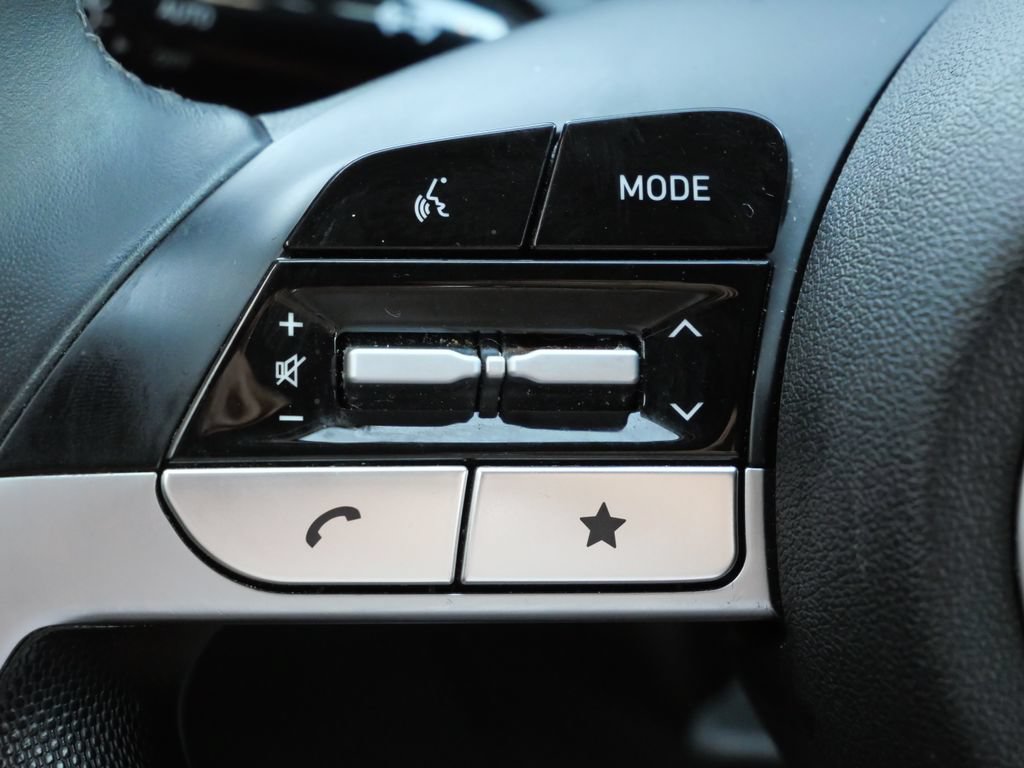 Used 2025 Hyundai Elantra SEL FWD image 20
