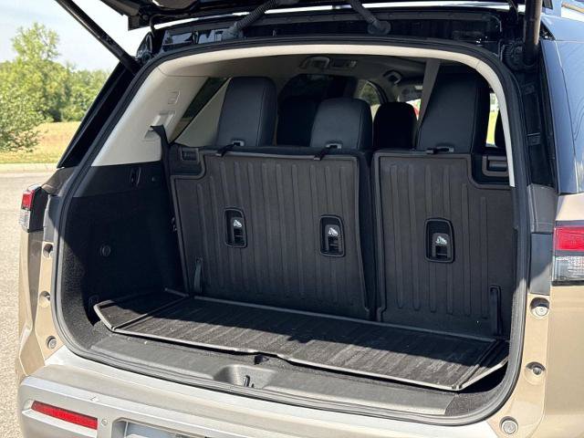 Used 2023 Nissan Pathfinder Platinum AWD/4WD image 10