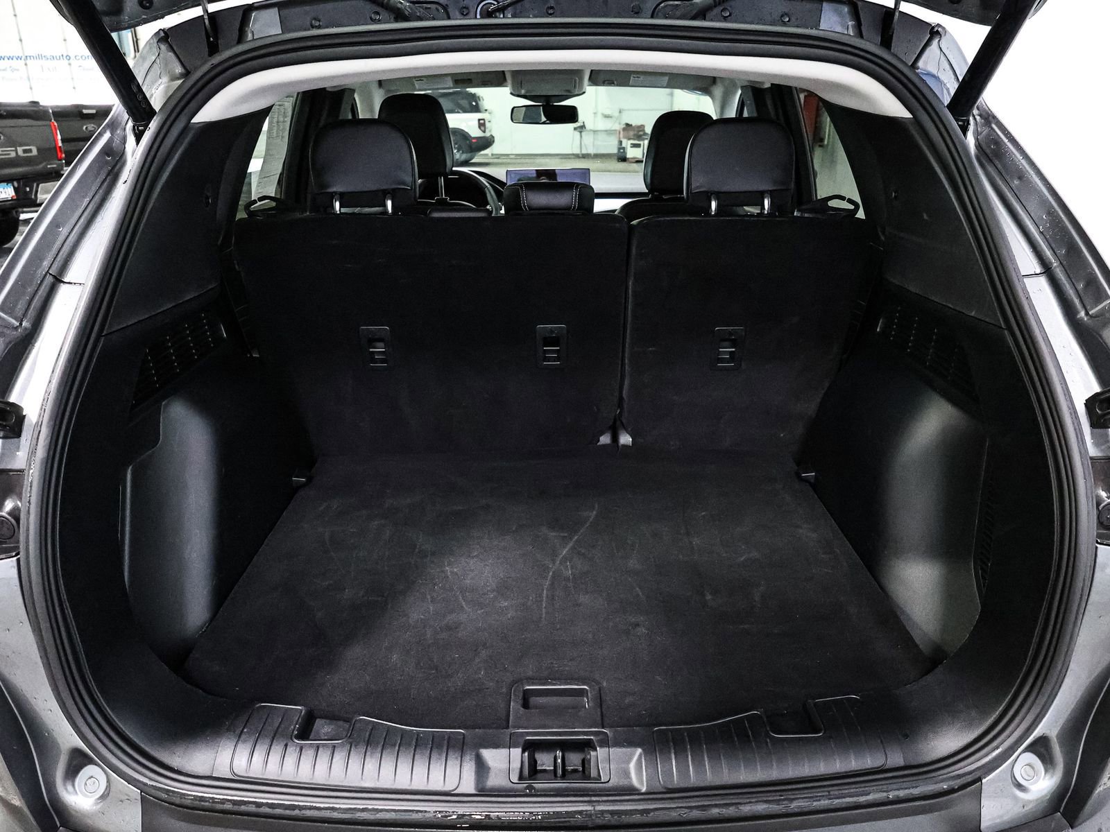 Certified 2025 Ford Escape Platinum AWD/4WD image 17