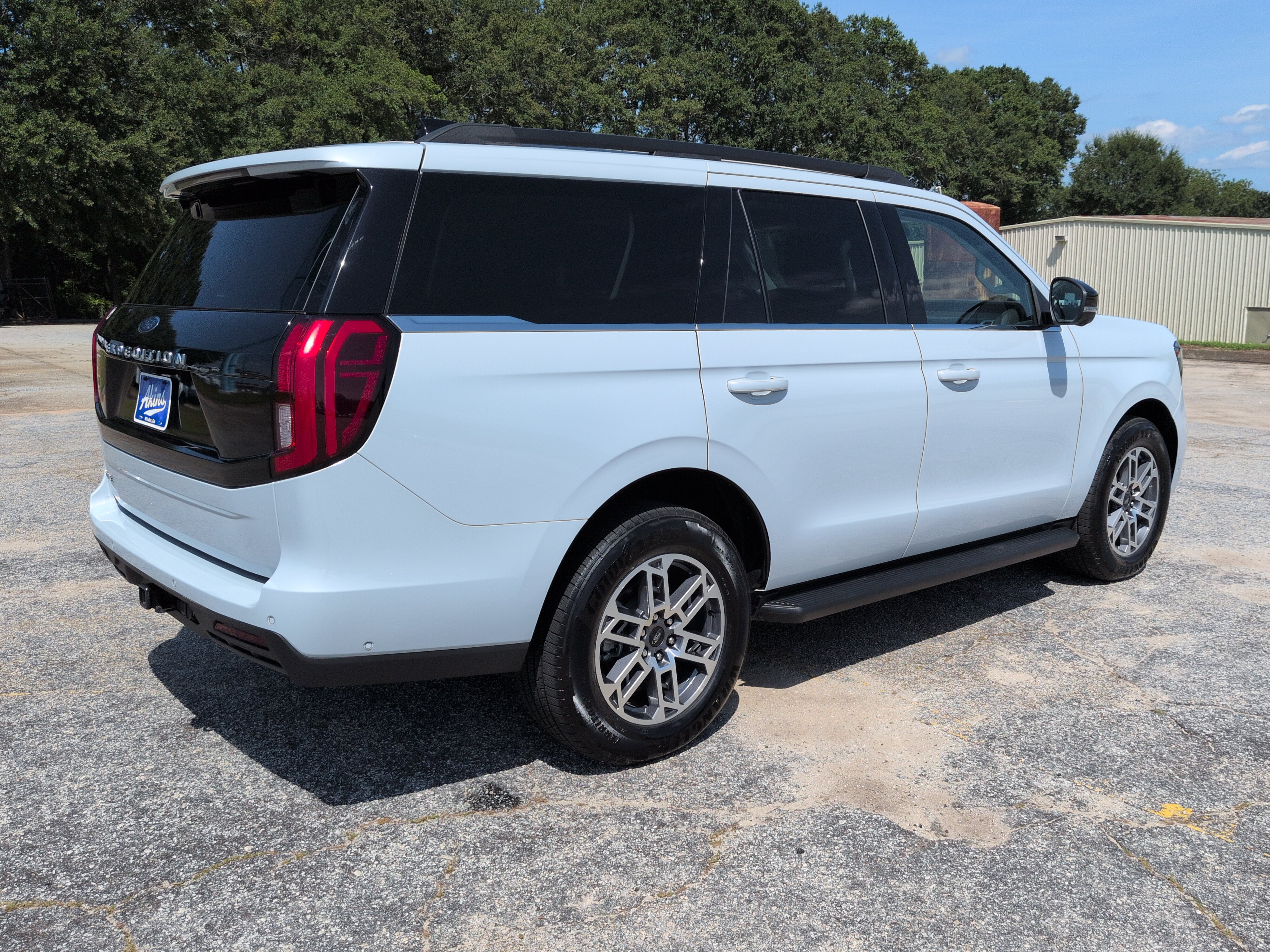 Certified 2025 Ford Expedition Active RWD image 3