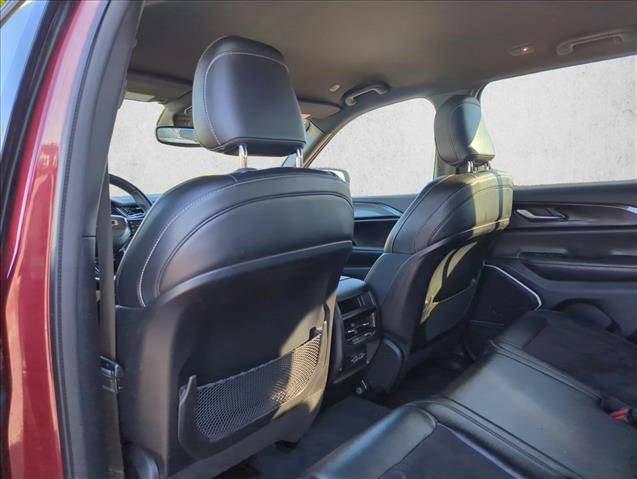Used 2022 Jeep Grand Cherokee Altitude AWD/4WD image 16