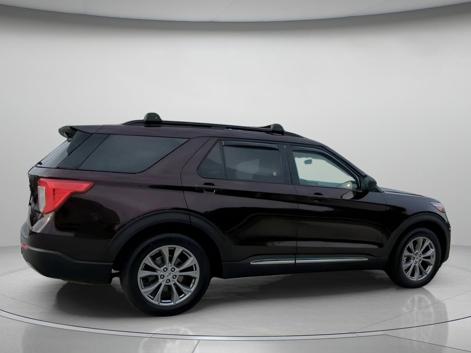 Certified 2022 Ford Explorer XLT w/ Equipment Group 202A RWD image 30