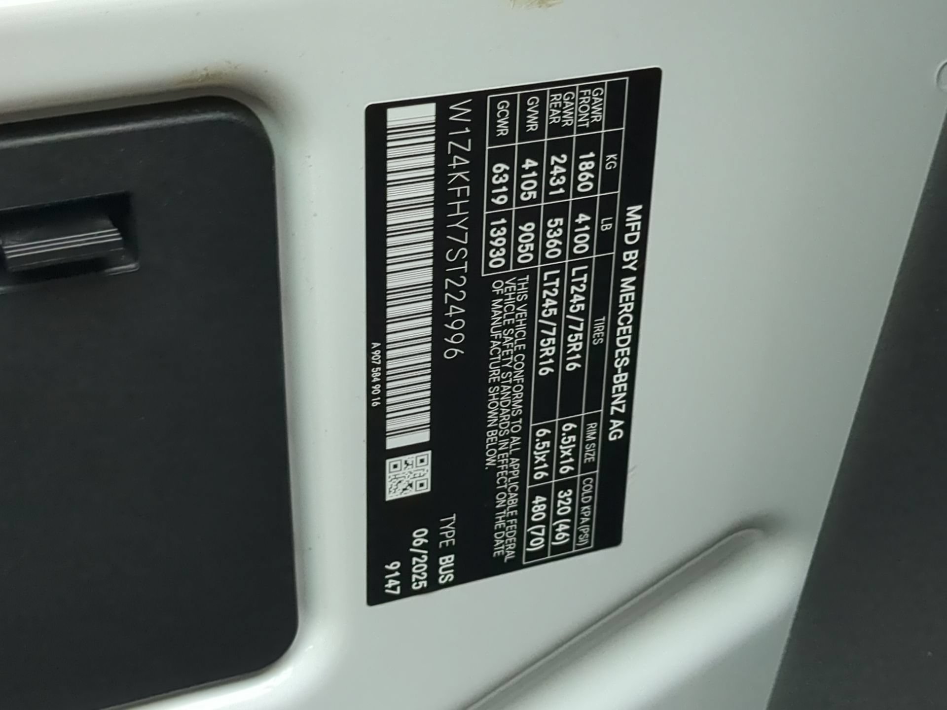 Used 2025 Mercedes-Benz Sprinter 2500 image 71