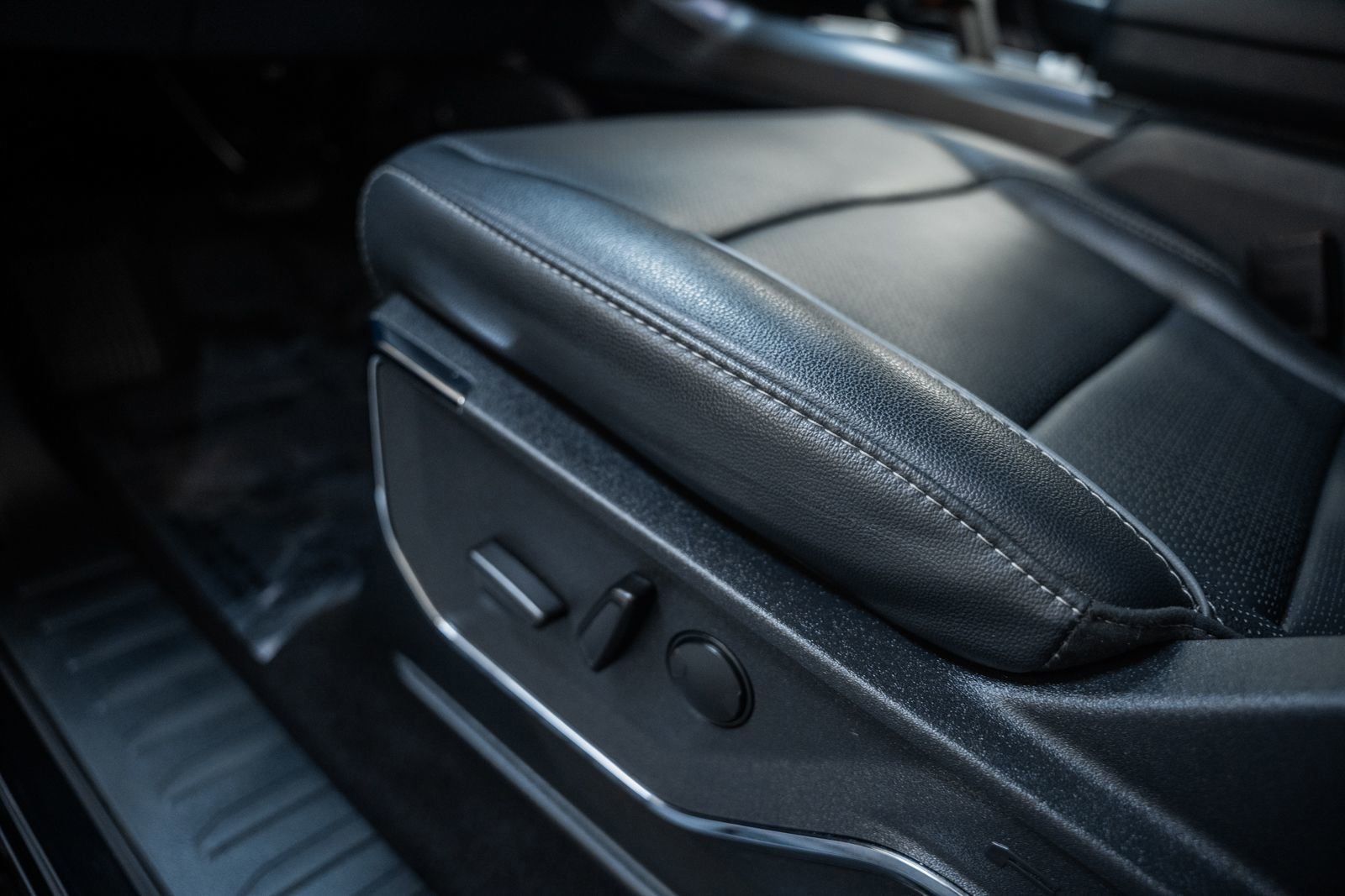 Certified 2024 Ford F150 Lariat image 47