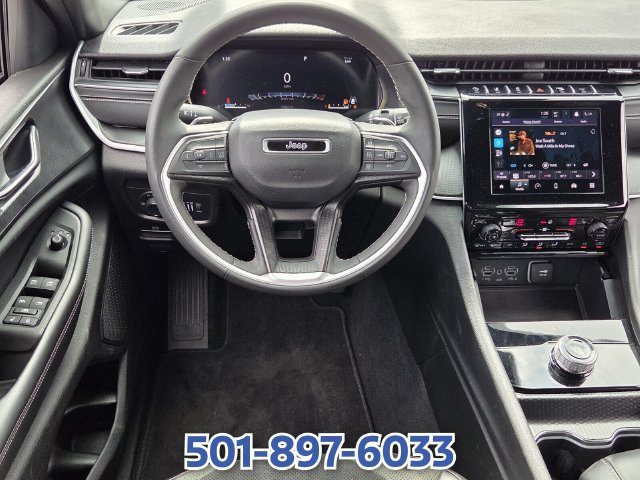 Used 2025 Jeep Grand Cherokee Altitude AWD/4WD image 11