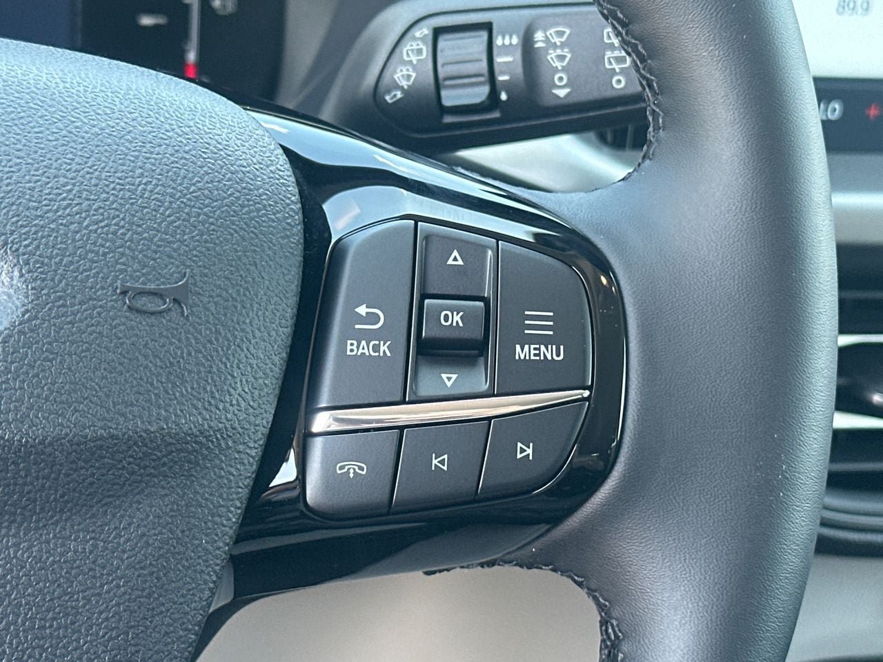 Certified 2025 Ford Escape SE FWD image 28