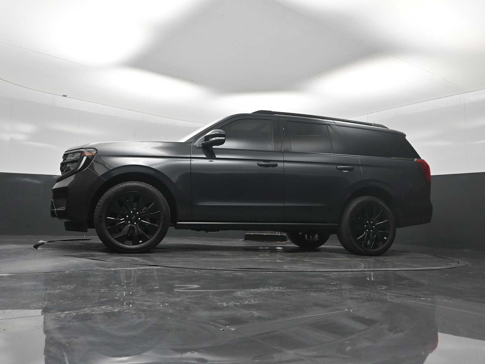 Certified 2025 Ford Expedition Platinum w/ Stealth Appearance Package AWD/4WD image 39