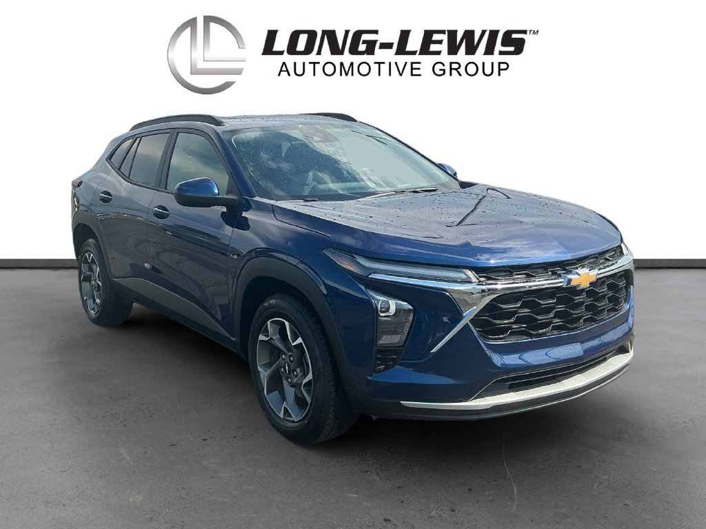 Used 2024 Chevrolet Trax LT w/ Sunroof Package FWD image 10