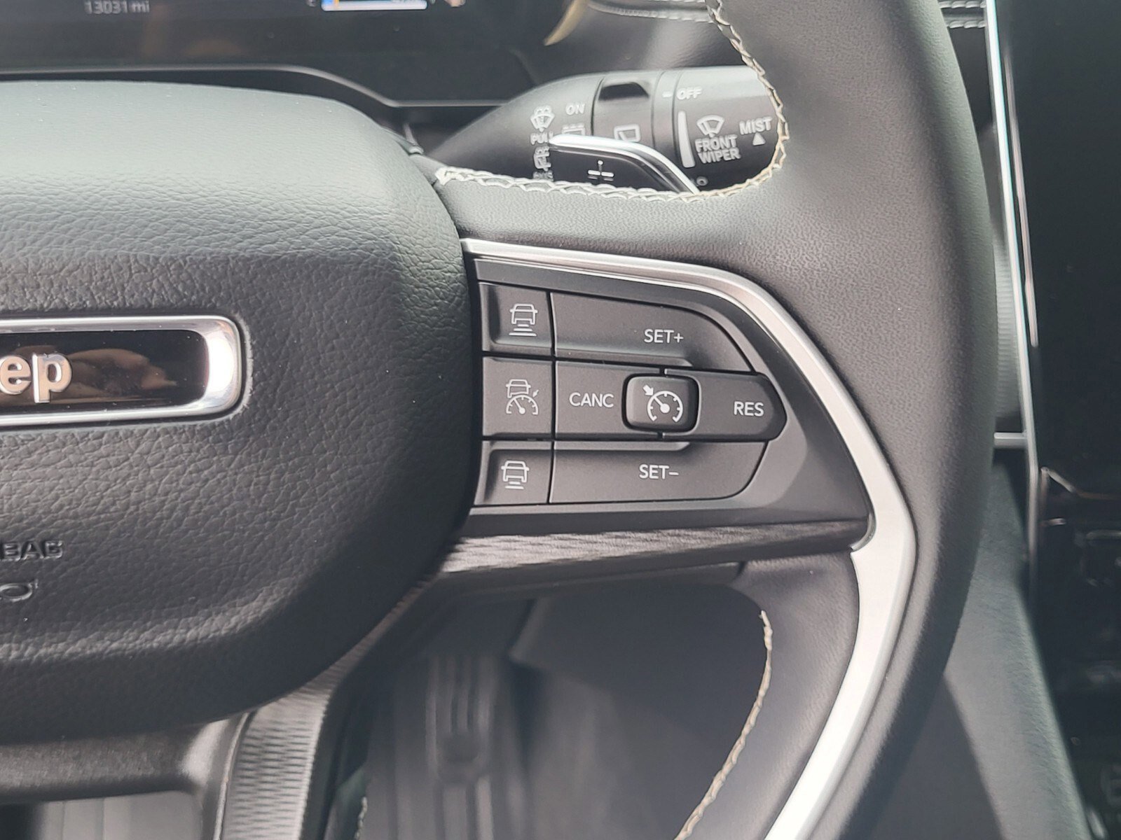 Used 2025 Jeep Grand Cherokee L Laredo w/ Luxury Tech Group I image 28