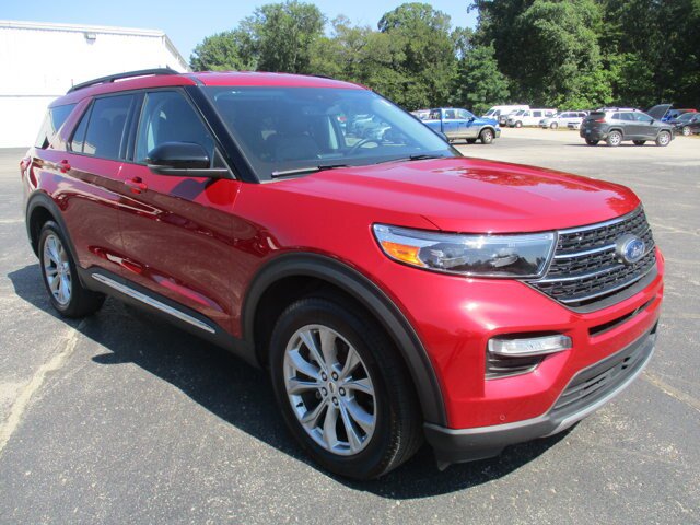 Certified 2024 Ford Explorer XLT w/ Equipment Group 202A AWD/4WD image 3