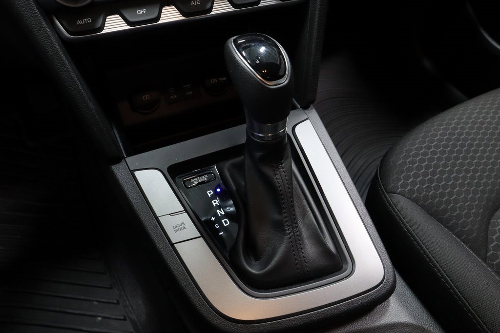 Used 2020 Hyundai Elantra SE w/ Winter Weather Package image 30