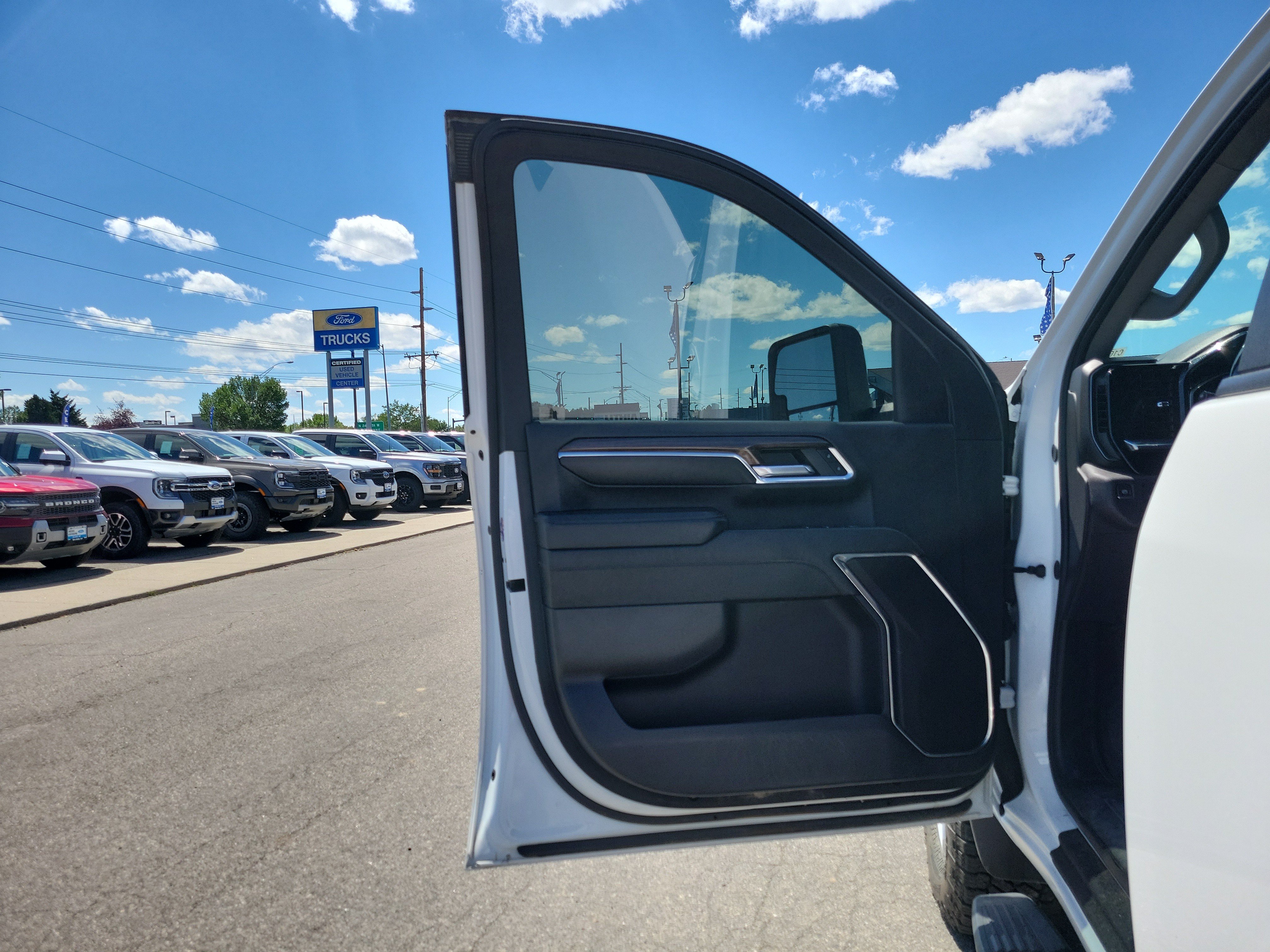 Used 2024 Chevrolet Silverado 2500 LT AWD/4WD image 14