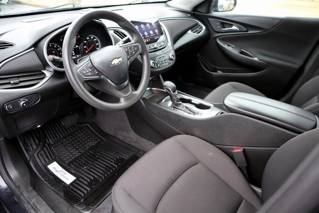 Used 2023 Chevrolet Malibu LT image 3