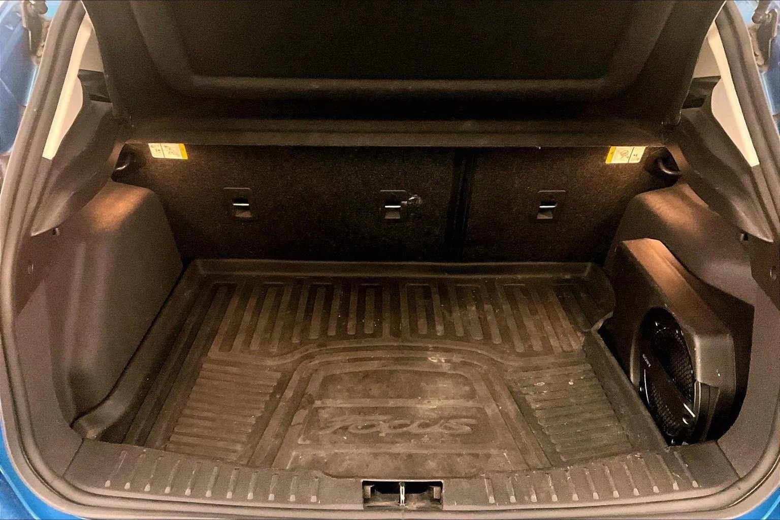 Certified 2017 Ford Focus SEL w/ Cold Weather Package image 33